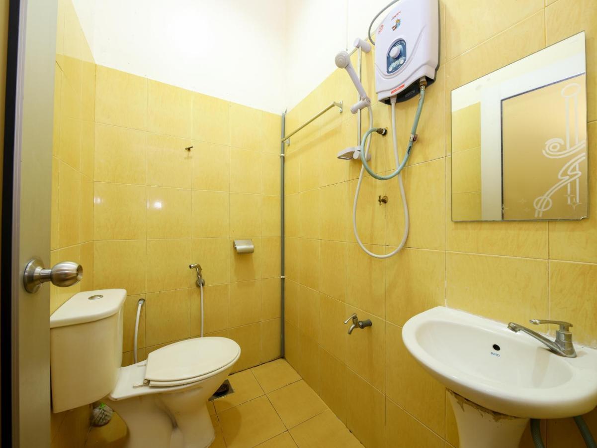 Oyo 89763 Bluewater Hotel Mersing Esterno foto