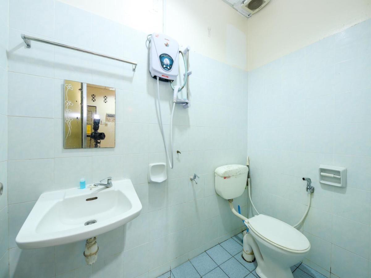 Oyo 89763 Bluewater Hotel Mersing Esterno foto
