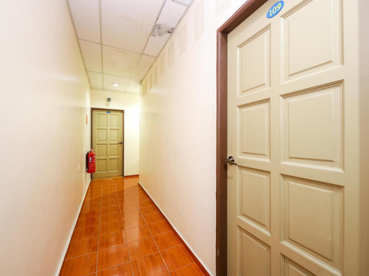 Oyo 89763 Bluewater Hotel Mersing Esterno foto